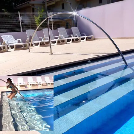 Sunlit Terrace Steps From The Sea Μπιμπιόνε
