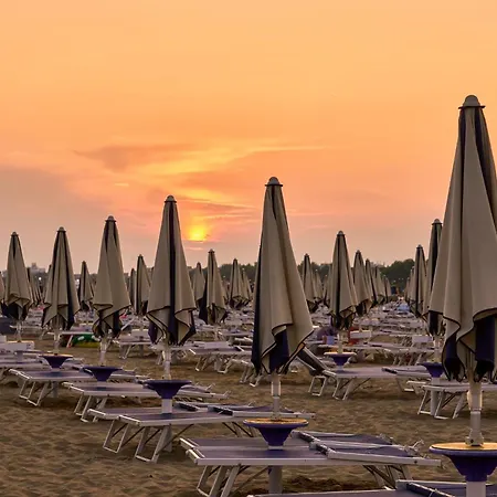 Apartamento Sunlit Terrace Steps From The Sea Bibione