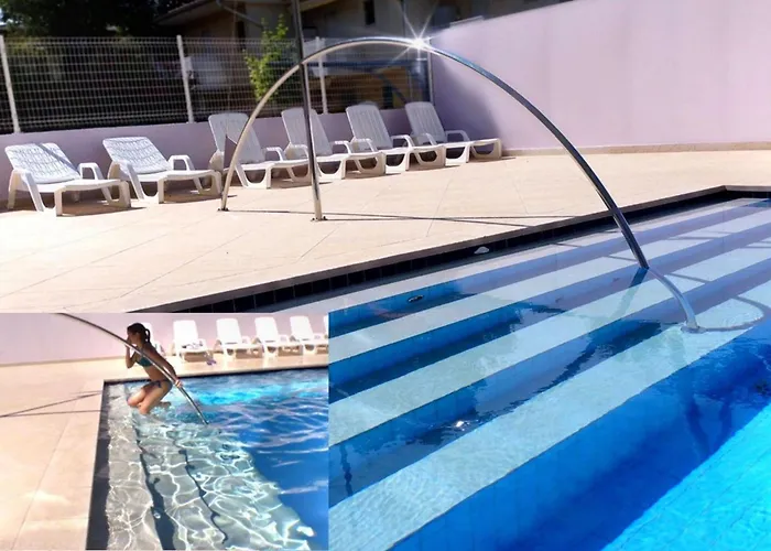 Sunlit Terrace Steps From The Sea Μπιμπιόνε