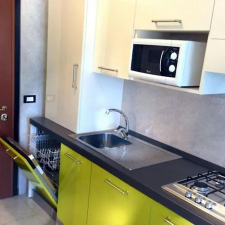 Appartamento Sunlit Terrace Steps From The Sea *