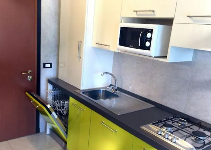 Apartment Sunlit Terrace Steps From The Sea *